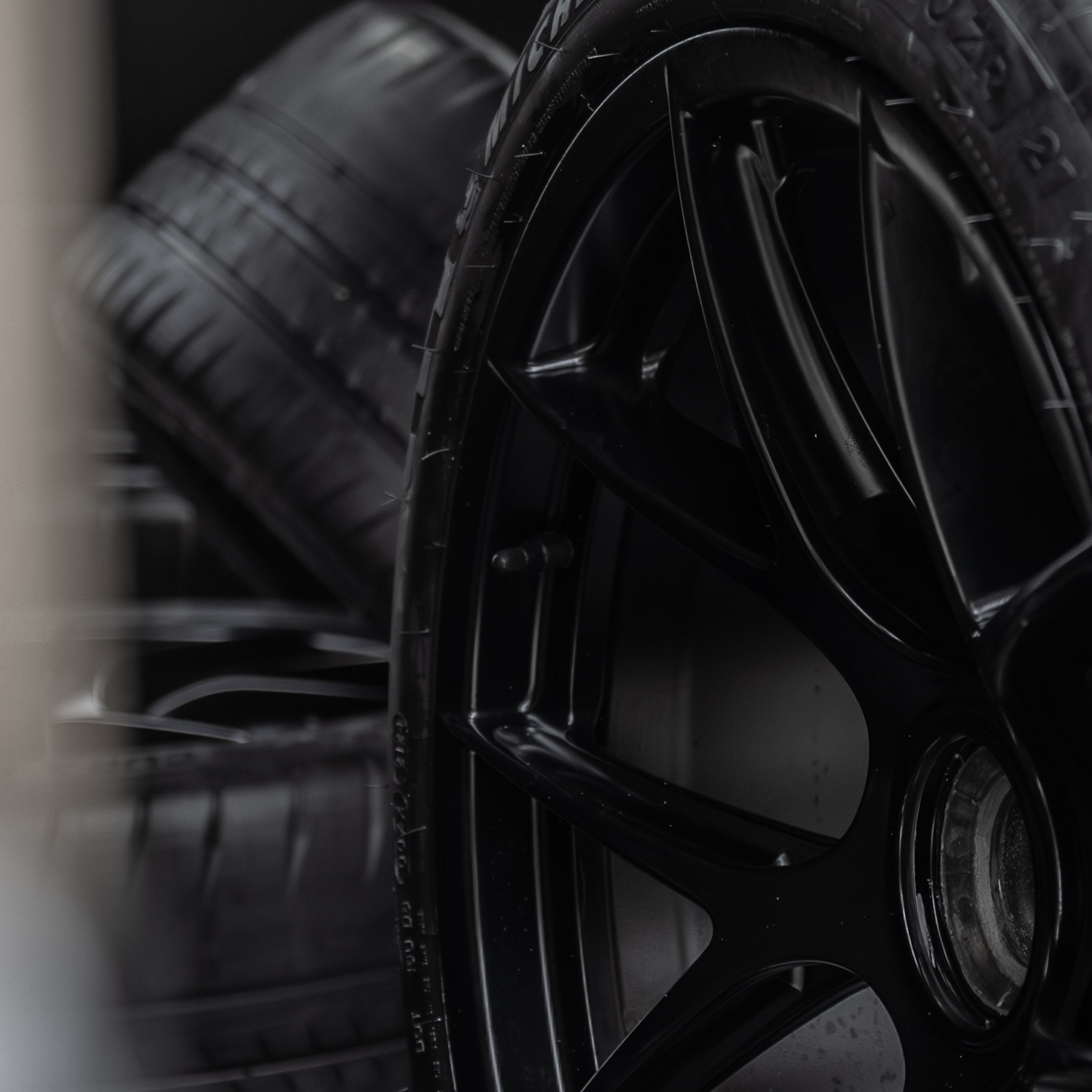 (BF) OEM PORSCHE 992 S/T MAGNESIUM WHEEL SET (BLACK)